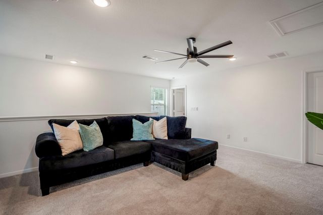 10477 Pineland Drive, Willis, TX 77378