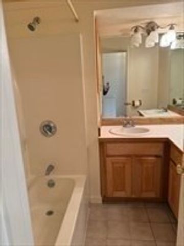 6 Lilac Court 6, Hopkinton, MA 01748