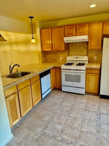 6 Lilac Court 6, Hopkinton, MA 01748
