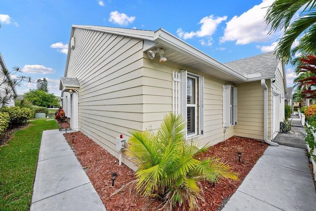 2611 SE Tropical East Circle, Port St Lucie, FL 34952