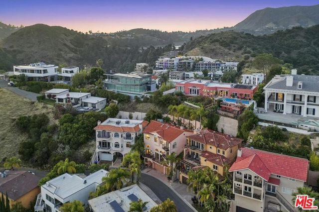 6383 Quebec Drive, Los Angeles, CA 90068