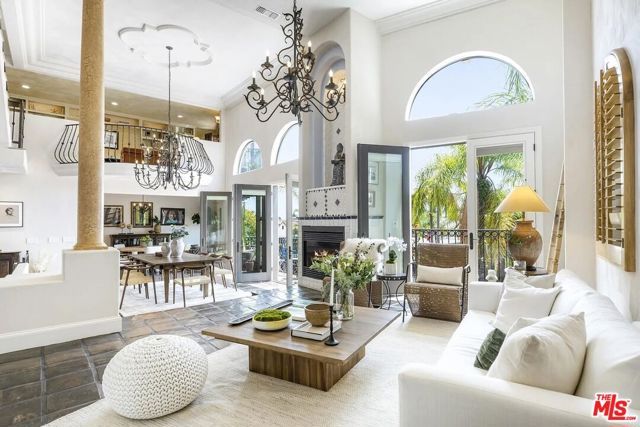 6383 Quebec Drive, Los Angeles, CA 90068