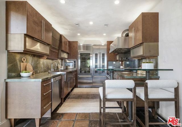 6383 Quebec Drive, Los Angeles, CA 90068