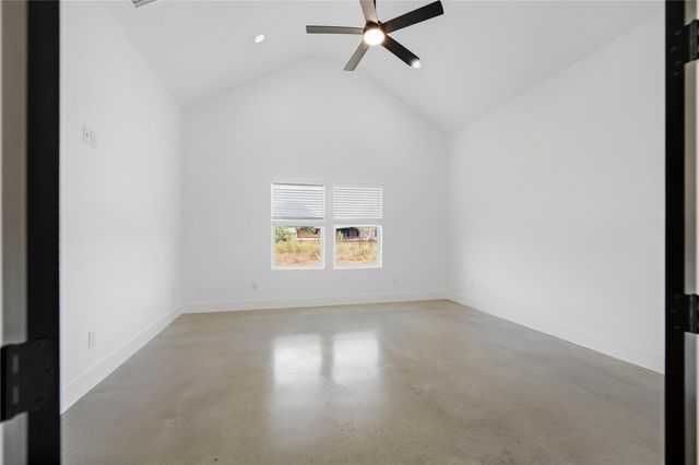 553 County Road 422, Stockdale, TX 78160