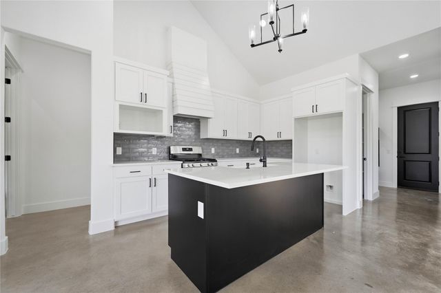 553 County Road 422, Stockdale, TX 78160