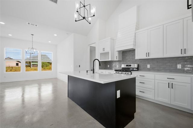 553 County Road 422, Stockdale, TX 78160