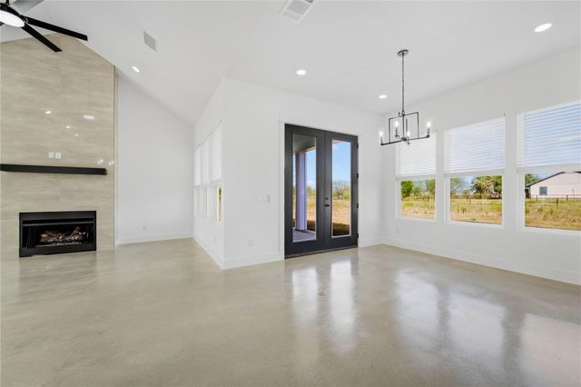 553 County Road 422, Stockdale, TX 78160