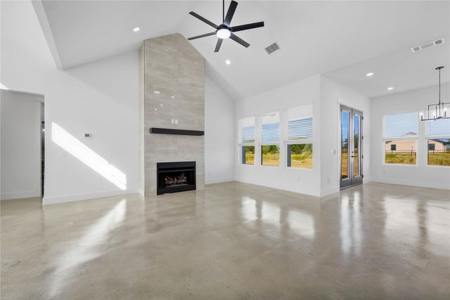553 County Road 422, Stockdale, TX 78160