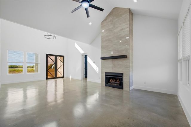 553 County Road 422, Stockdale, TX 78160