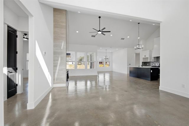 553 County Road 422, Stockdale, TX 78160