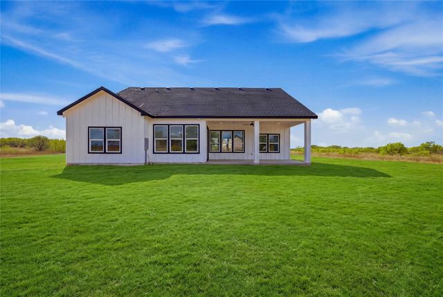 553 County Road 422, Stockdale, TX 78160