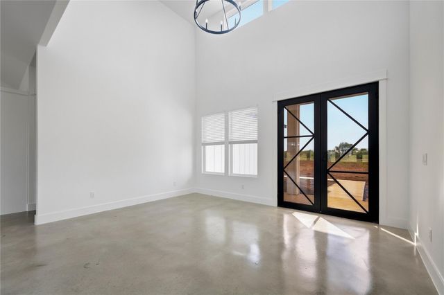 553 County Road 422, Stockdale, TX 78160
