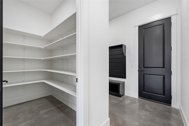 553 County Road 422, Stockdale, TX 78160