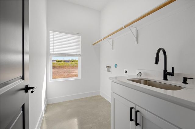 553 County Road 422, Stockdale, TX 78160