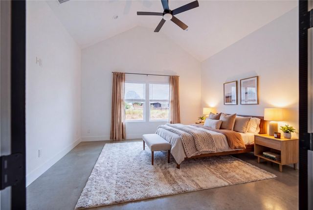 553 County Road 422, Stockdale, TX 78160