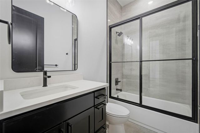 553 County Road 422, Stockdale, TX 78160