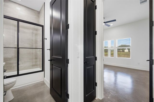 553 County Road 422, Stockdale, TX 78160