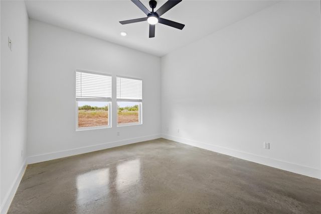 553 County Road 422, Stockdale, TX 78160