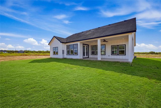 553 County Road 422, Stockdale, TX 78160
