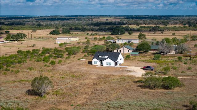 553 County Road 422, Stockdale, TX 78160