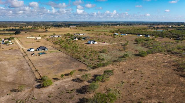 553 County Road 422, Stockdale, TX 78160