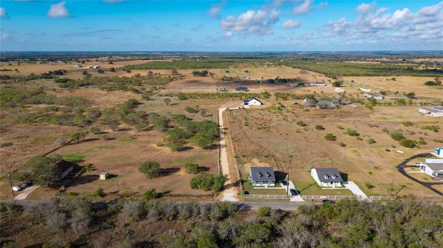 553 County Road 422, Stockdale, TX 78160