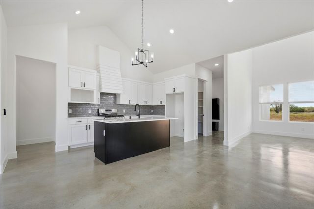 553 County Road 422, Stockdale, TX 78160