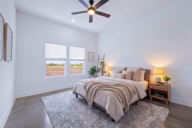 553 County Road 422, Stockdale, TX 78160