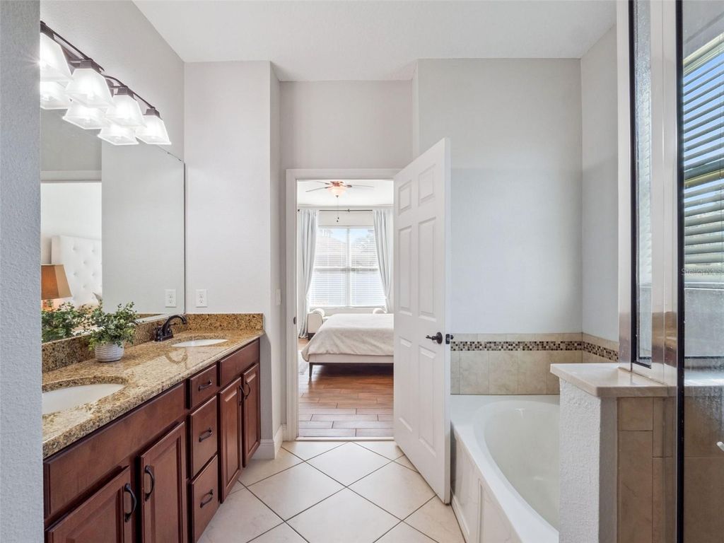 Image 18 of property listing at 1110 VINSETTA CIRCLE, Winter Garden, FL 34787