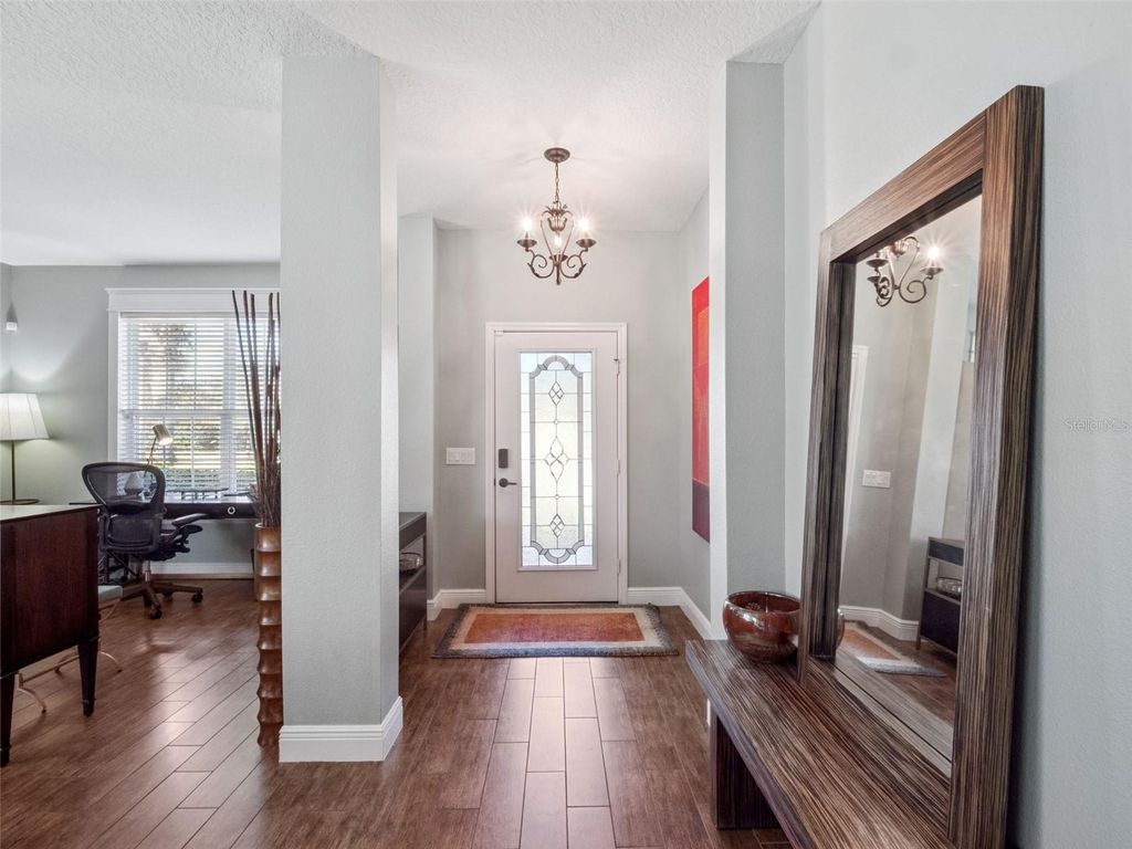 Image 3 of property listing at 1110 VINSETTA CIRCLE, Winter Garden, FL 34787