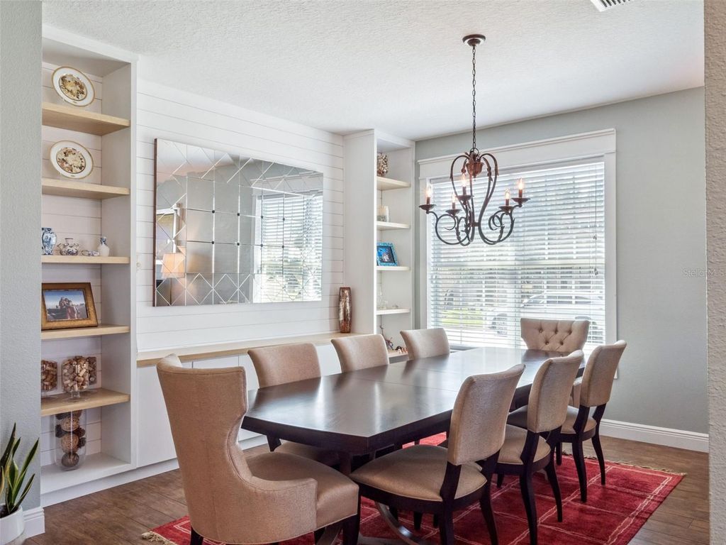 Image 5 of property listing at 1110 VINSETTA CIRCLE, Winter Garden, FL 34787