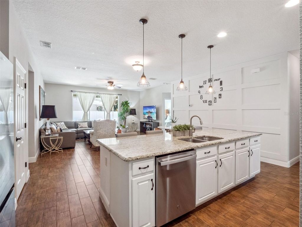 Image 10 of property listing at 1110 VINSETTA CIRCLE, Winter Garden, FL 34787