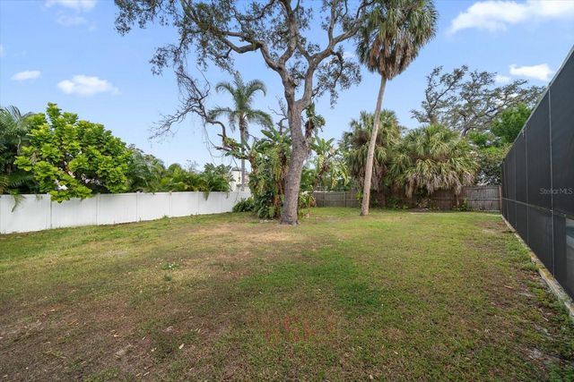 11 JEFF ROAD, Largo, FL 33774