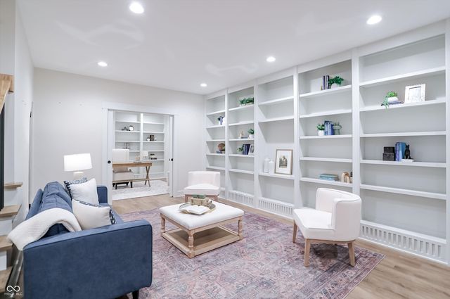 5714 Inglenook Way, Zionsville, IN 46077