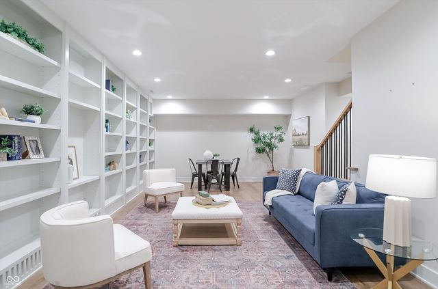 5714 Inglenook Way, Zionsville, IN 46077