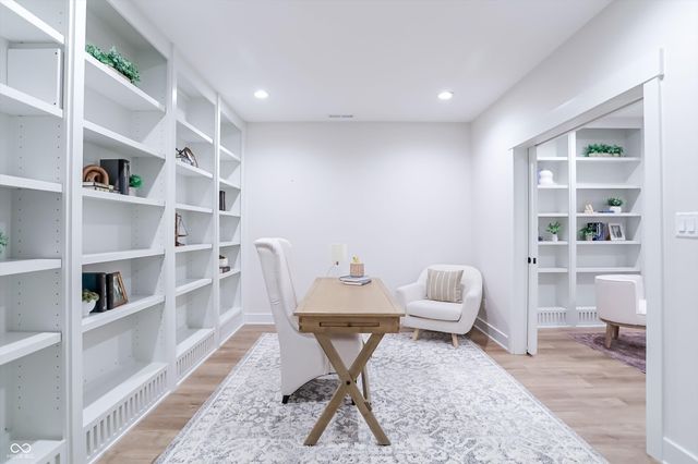 5714 Inglenook Way, Zionsville, IN 46077