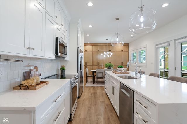 5714 Inglenook Way, Zionsville, IN 46077