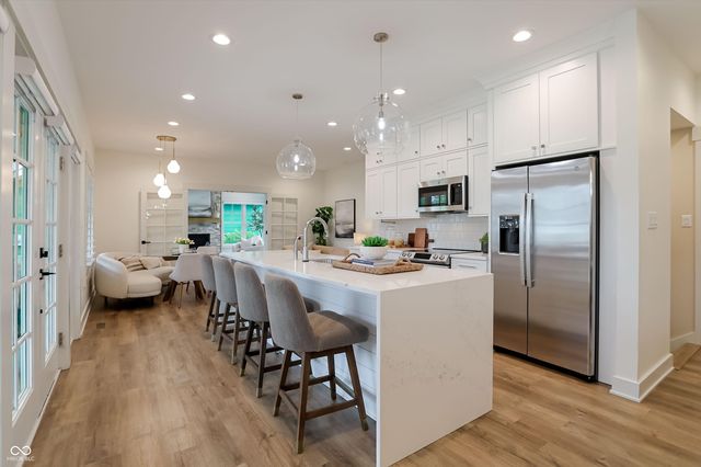 5714 Inglenook Way, Zionsville, IN 46077