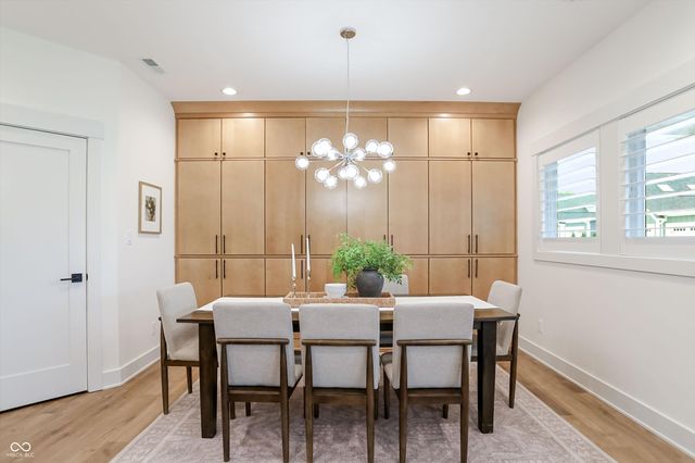 5714 Inglenook Way, Zionsville, IN 46077