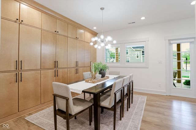 5714 Inglenook Way, Zionsville, IN 46077