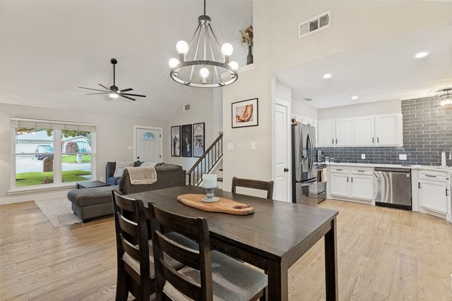 537 Blue Haze Drive, Fort Worth, TX 76108