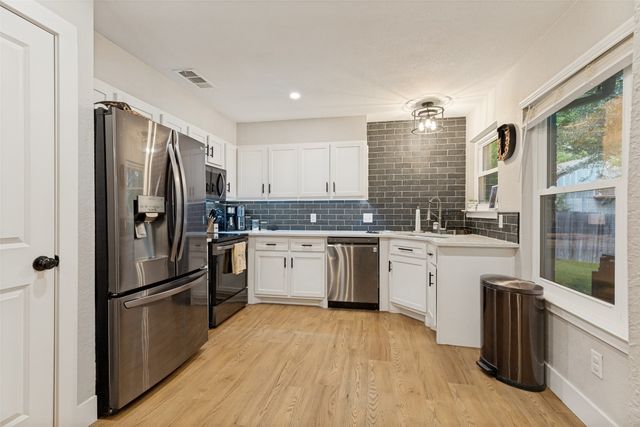 537 Blue Haze Drive, Fort Worth, TX 76108
