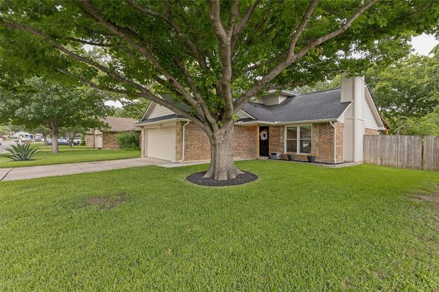 537 Blue Haze Drive, Fort Worth, TX 76108