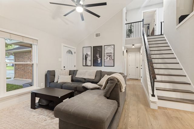 537 Blue Haze Drive, Fort Worth, TX 76108