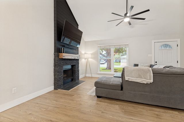 537 Blue Haze Drive, Fort Worth, TX 76108