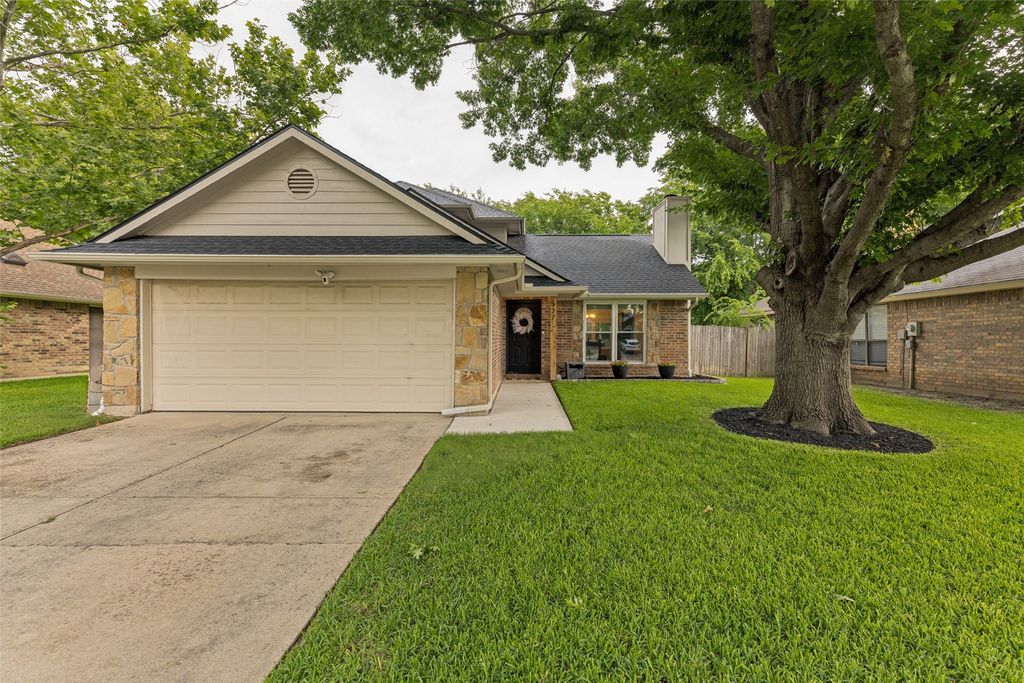 537 Blue Haze Drive, Fort Worth, TX 76108