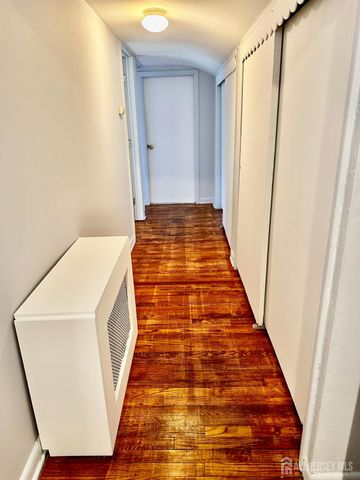 428 New Market Road 2, Piscataway, NJ 08854