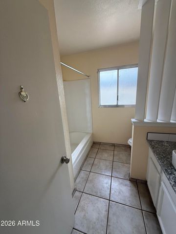 6719 W DENTON Lane W, Glendale, AZ 85303