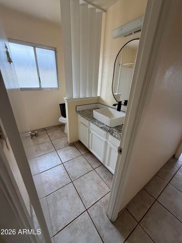 6719 W DENTON Lane W, Glendale, AZ 85303