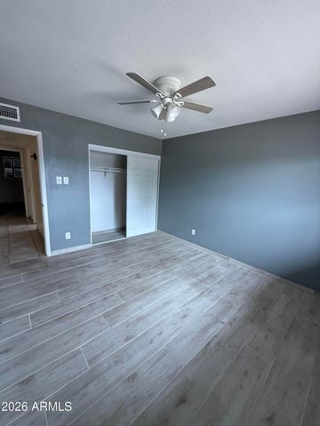 6719 W DENTON Lane W, Glendale, AZ 85303